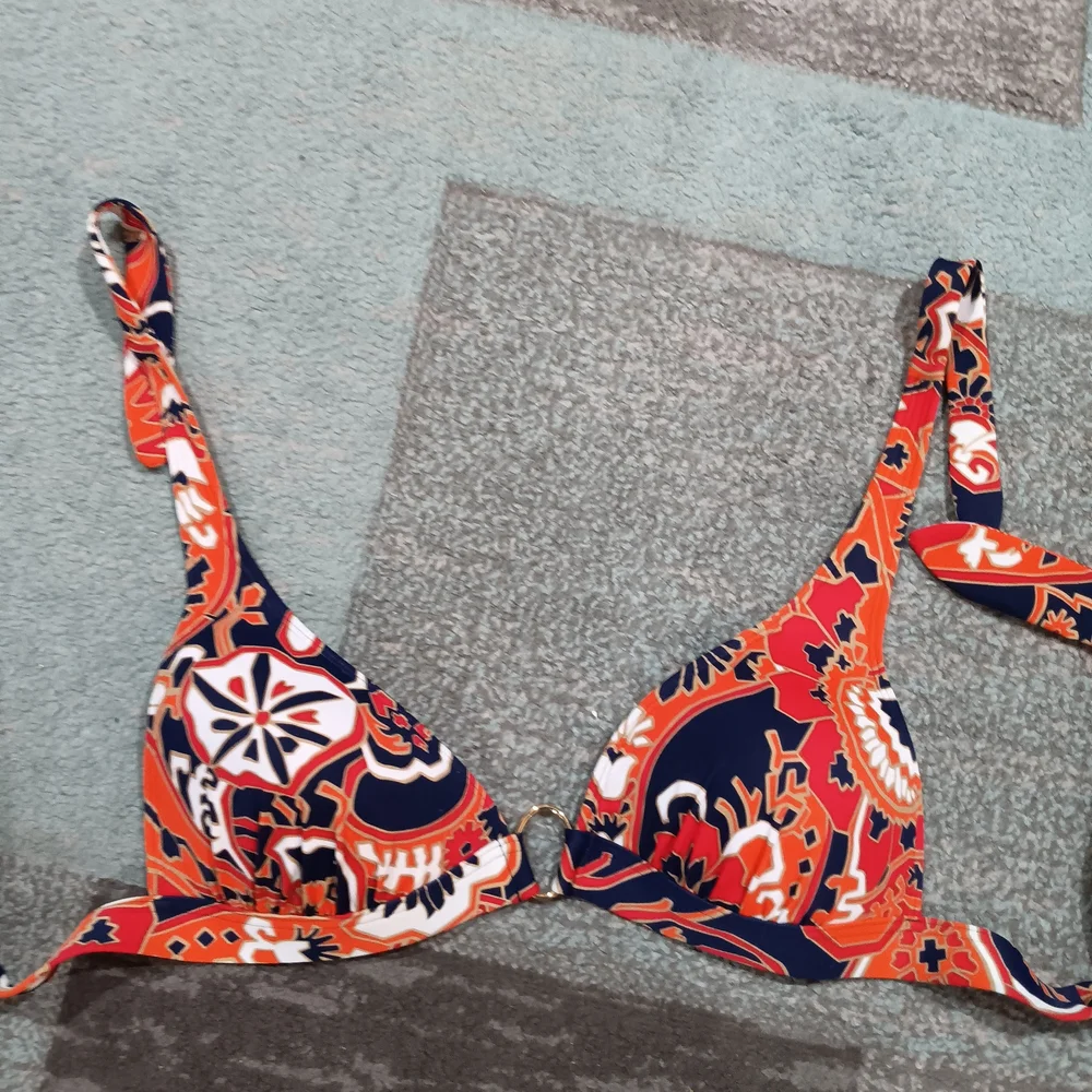 Bikini Set - Picture 3 of 5